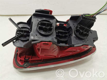 Aizmugurējais lukturis virsbūvē