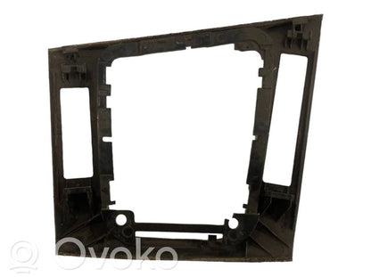 Ātrumu pārslēgšanas sviras dekoratīvā apdare (plastmasas)