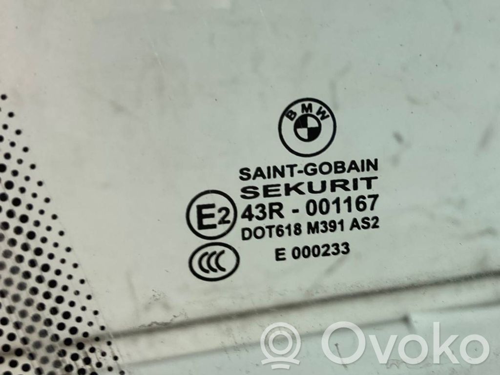 Priekšējo durvju stikls(divdurvju mašīnas)