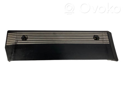 Engine cover (decorative trim)