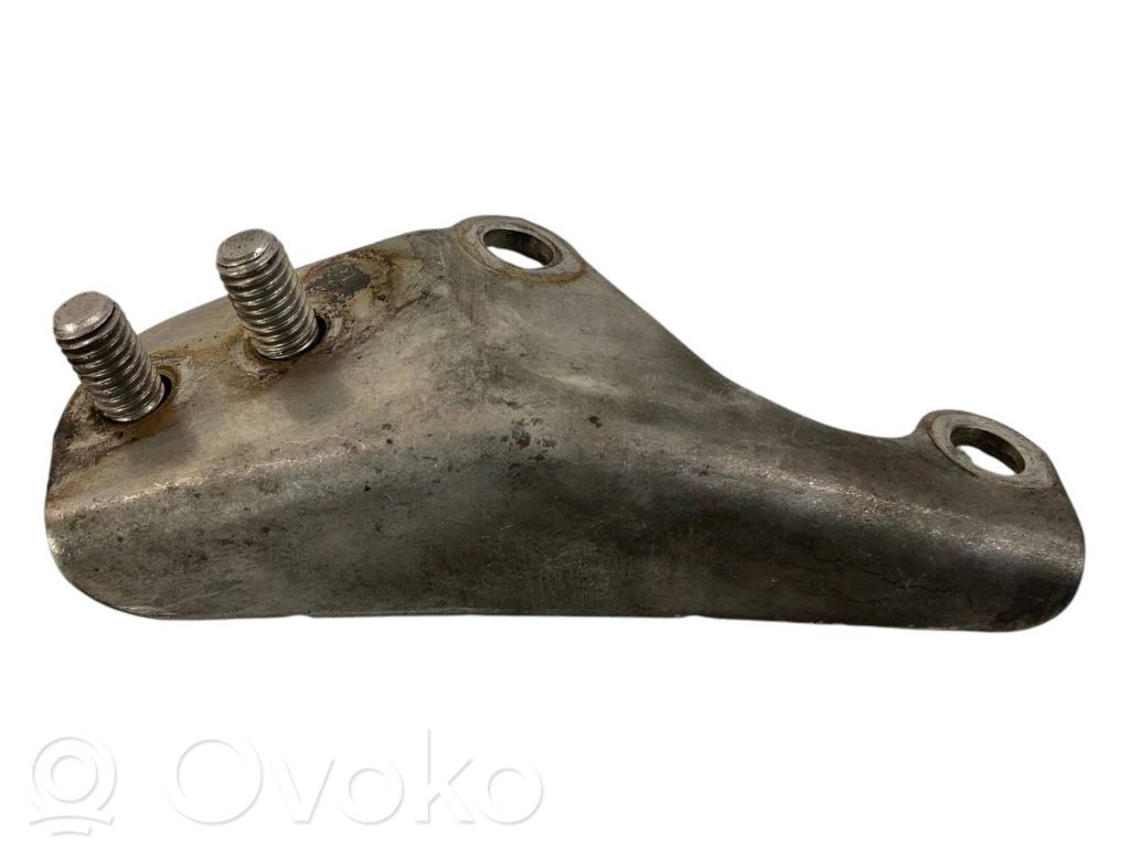 Cita veida dzinēja nodalījuma detaļa