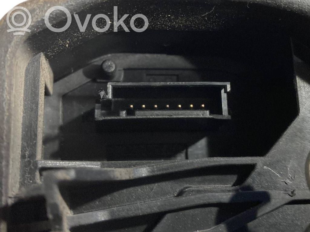 Aizmugurē slēdzene