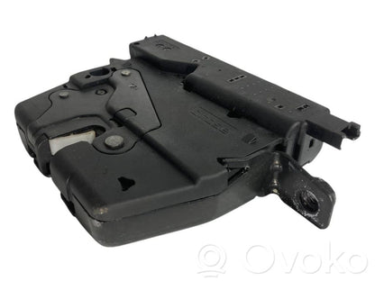 Aizmugurējā pārsega slēdzene