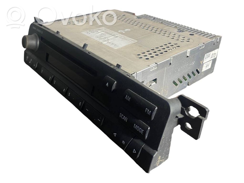 Radio / CD/DVD atskaņotājs / navigācija