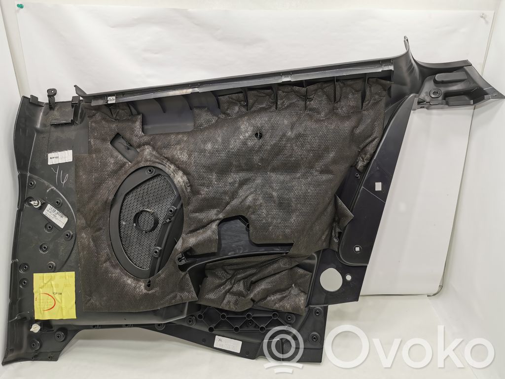 Apšuvums aizmugurējām durvīm