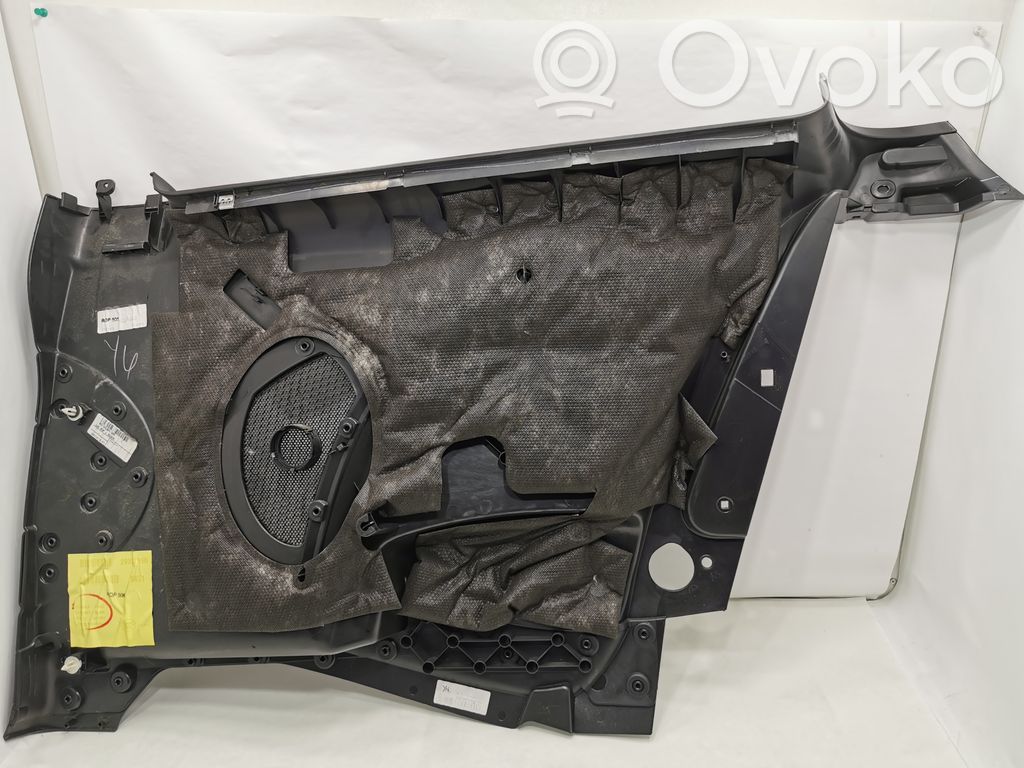 Apšuvums aizmugurējām durvīm