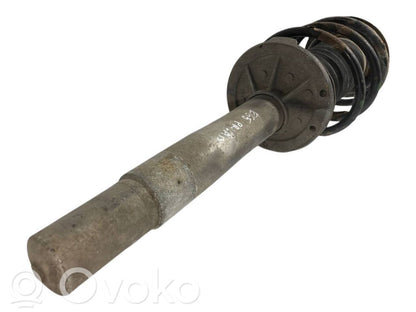 Priekšpusē amortizators ar atsperi