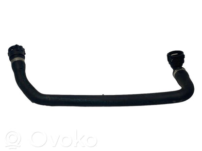 Caurulīte (-es) / šļūtene (-es)