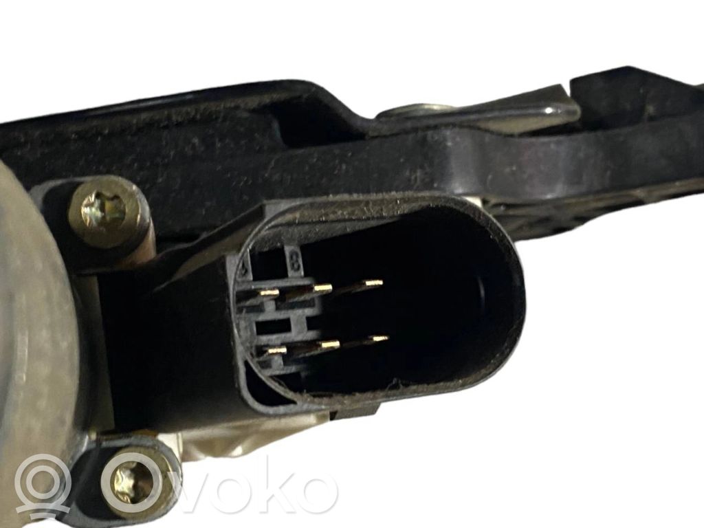 Priekšpusē elektriskā loga pacelšanas mehānisma komplekts