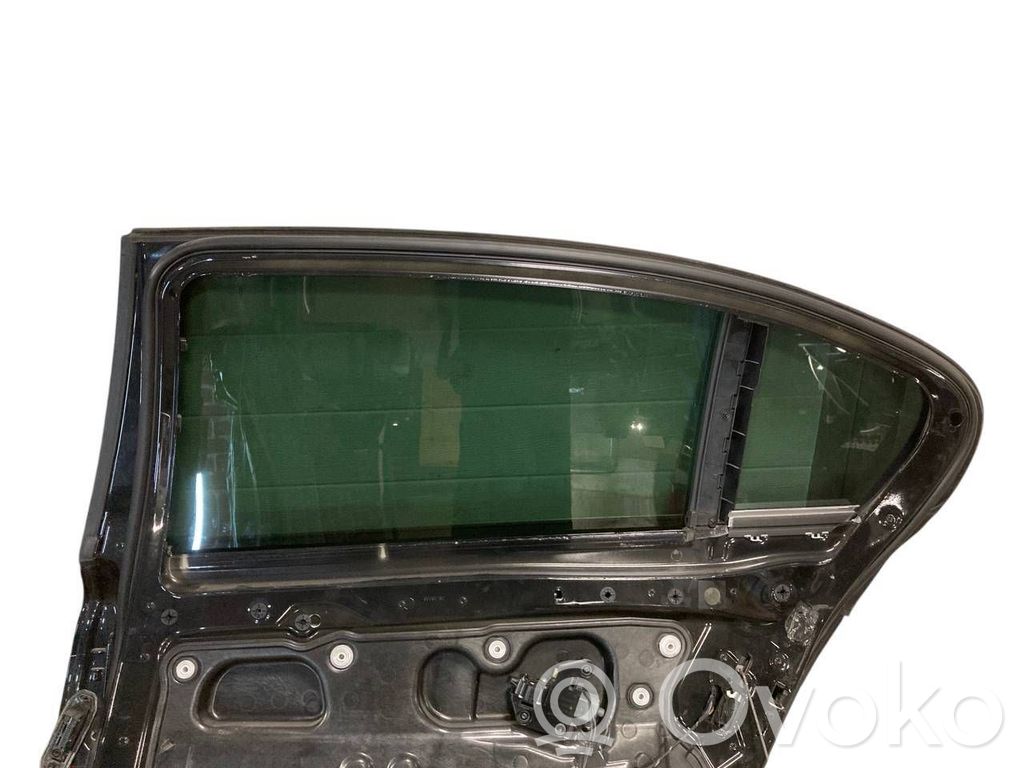 Задняя дверь