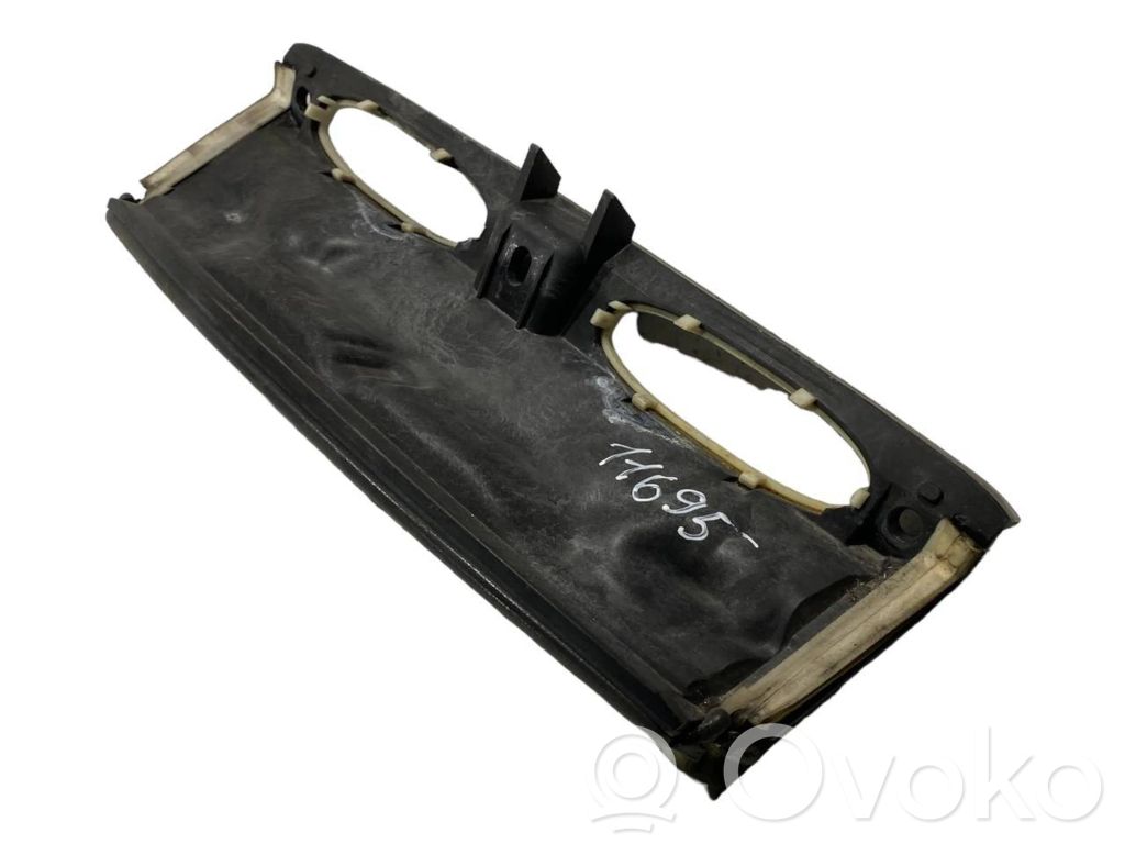 Cita veida dzinēja nodalījuma detaļa