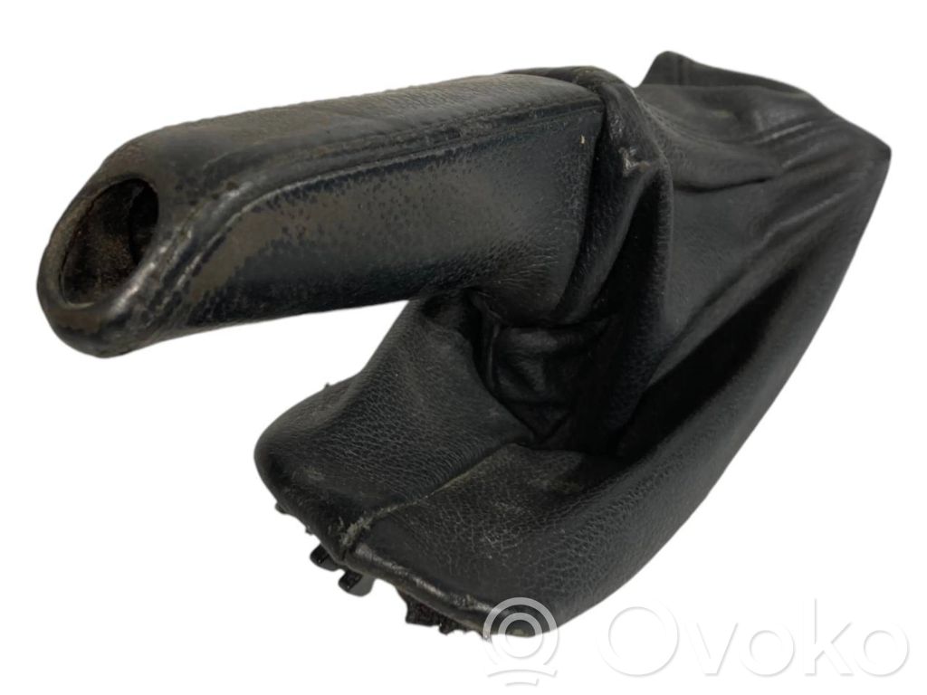 Rokas bremzes dekoratīvā apdare