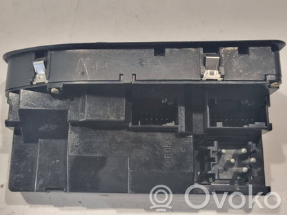 Window lift control switch(es)