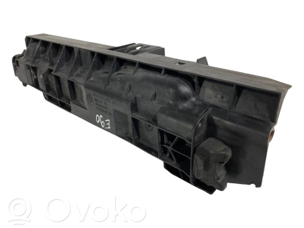 Radiatora (-u) turētājs / kronšteins