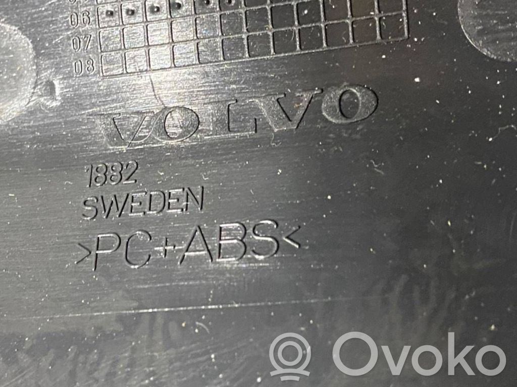 Augšējā dekoratīvā apdare (pie loga)