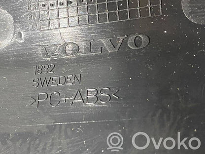 Augšējā dekoratīvā apdare (pie loga)