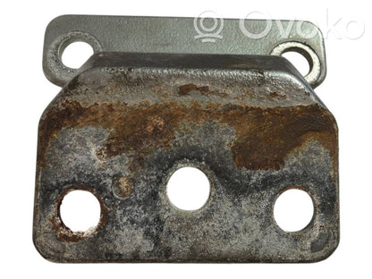 Aizmugurējā pārsega eņģe (-ess)