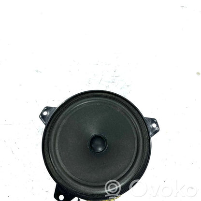 Speaker(s) in front door