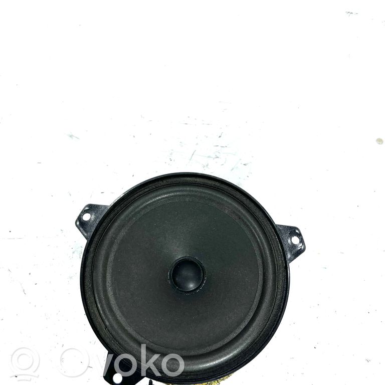 Speaker(s) in front door