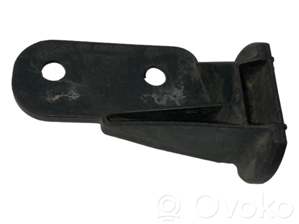 Priekšpusē bampera turētājs