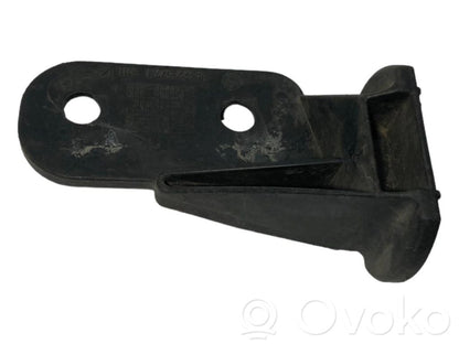 Priekšpusē bampera turētājs