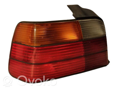 Aizmugurējais lukturis virsbūvē