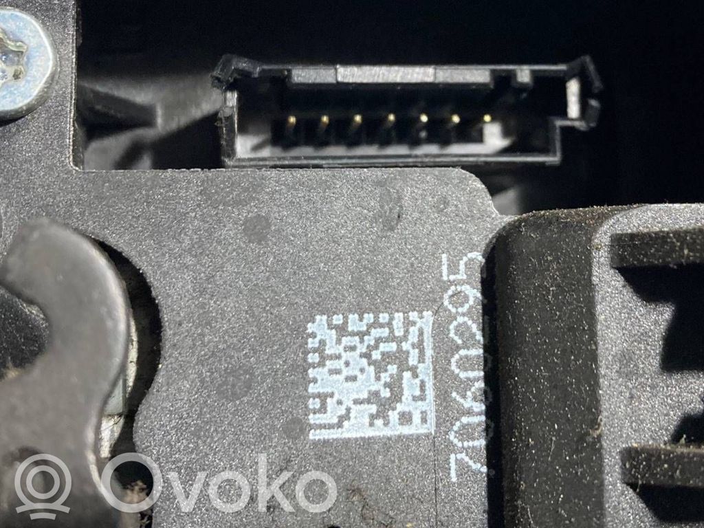 Aizmugurē slēdzene