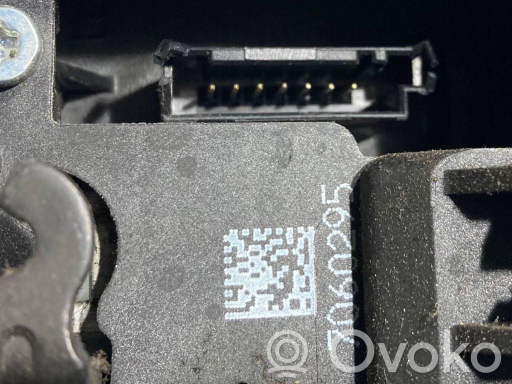 Aizmugurē slēdzene