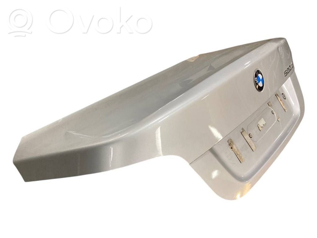 Задняя крышка (багажник)