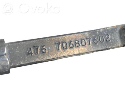 Aizmugurējā loga tīrītāja kājiņa