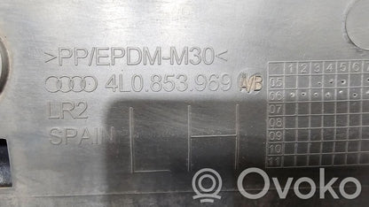 Aizmugurē durvju dekoratīvā apdare (moldings)