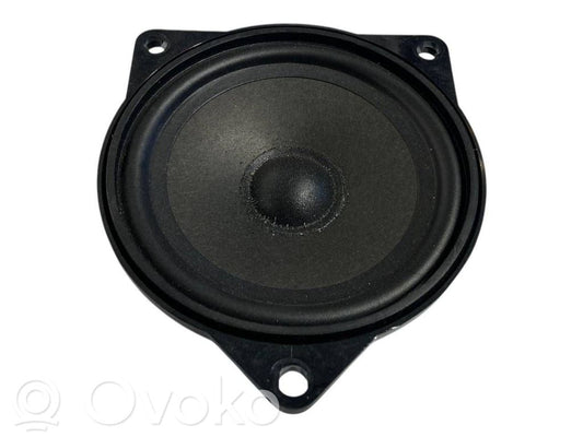 Skaļrunis (-i) priekšējās durvīs