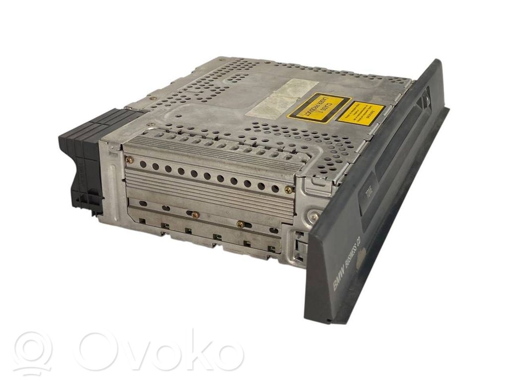Radio / CD/DVD atskaņotājs / navigācija