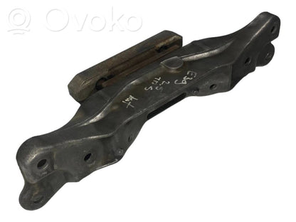 Transmission mounting bracket
