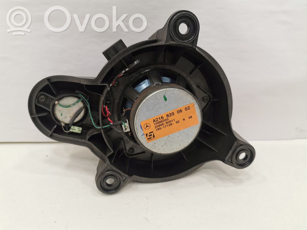 Speaker(s) in front door