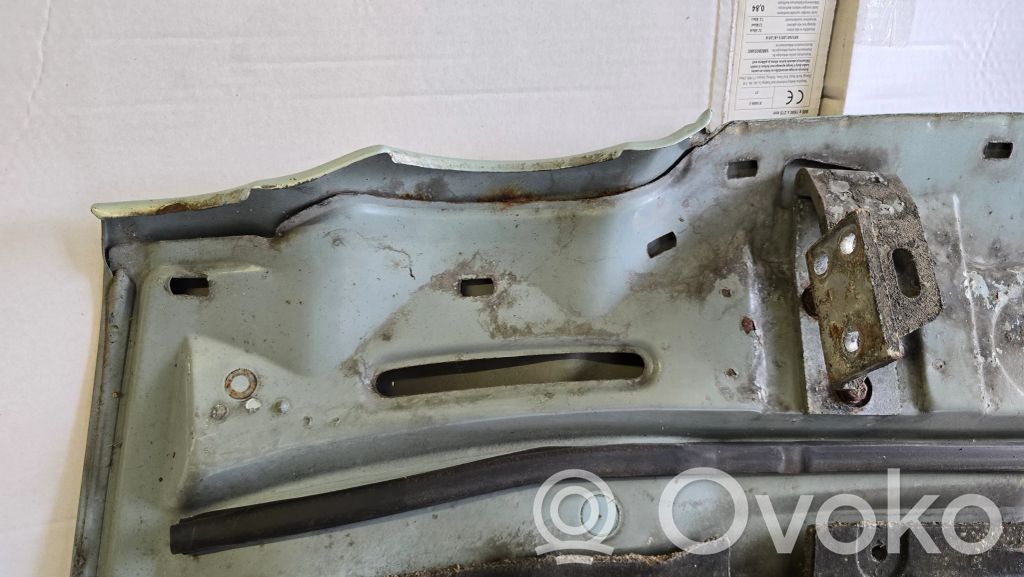 Dzinēja pārsegs (vāks)