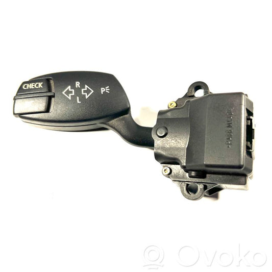 Turn signal/headlight lever