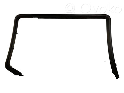 Aizmugurē durvju stikla rāmis