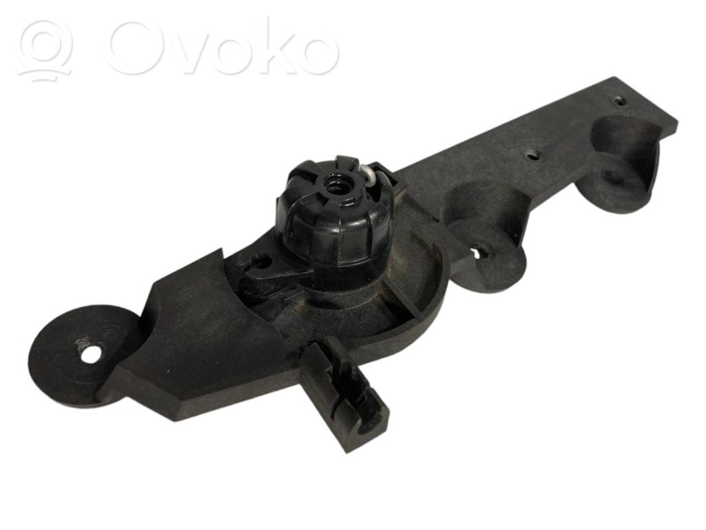 Dzinēja pārsega attaisīšanas rokturītis