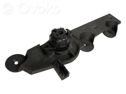 Dzinēja pārsega attaisīšanas rokturītis