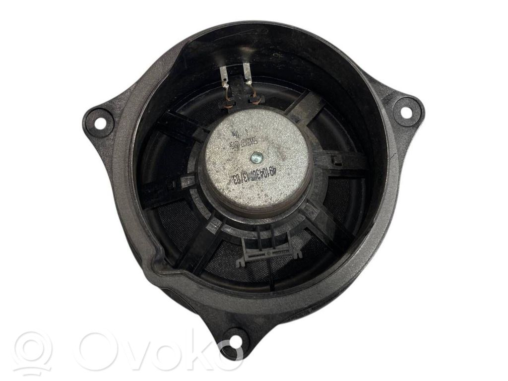 Speaker(s) in the rear door
