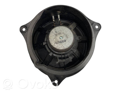Speaker(s) in the rear door