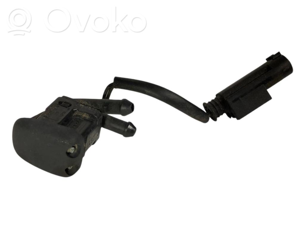 Mazgāšanas šķidruma smidzinātājs (-i) priekšējam logam