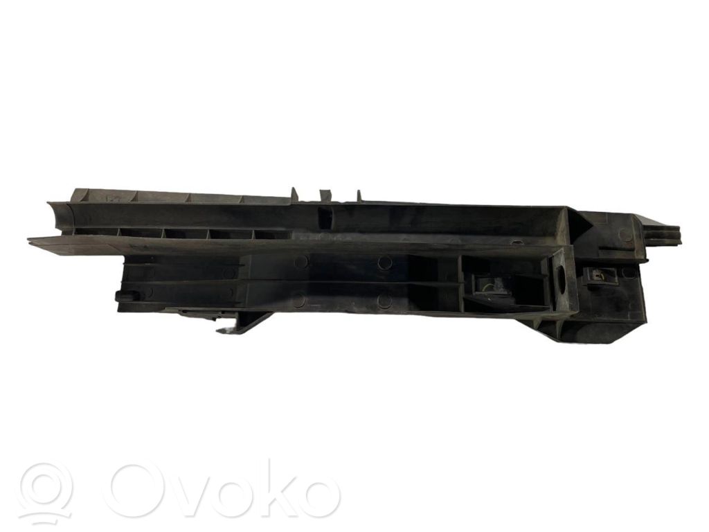 Radiatora (-u) turētājs / kronšteins