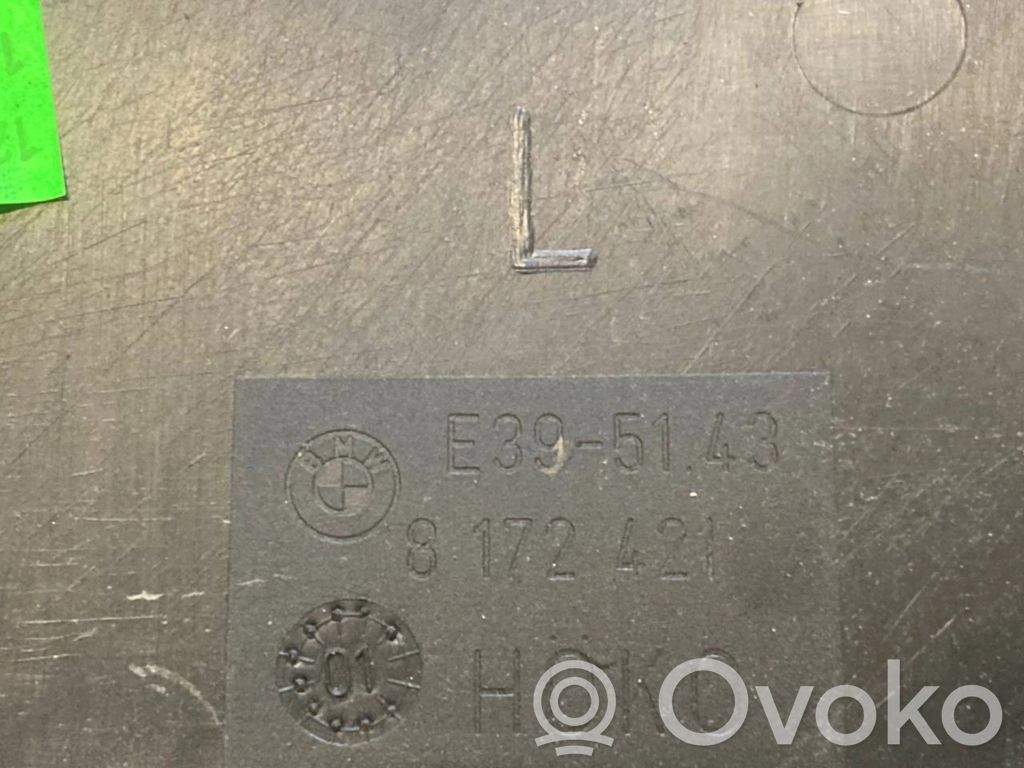 (B) statņa dekoratīvā apdare (apakšdaļa)