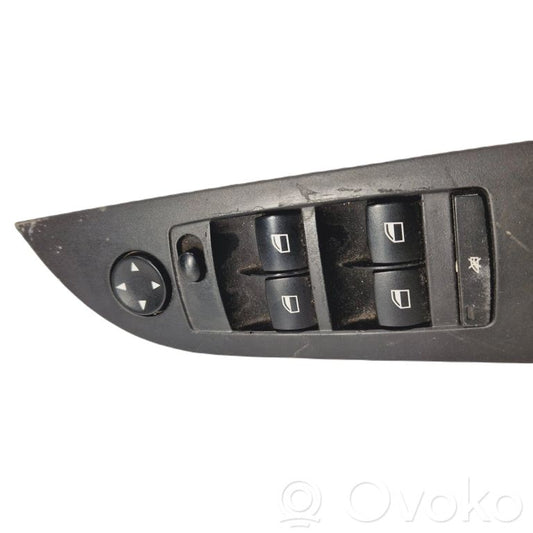 Priekšpusē loga slēdža dekoratīvā apdare