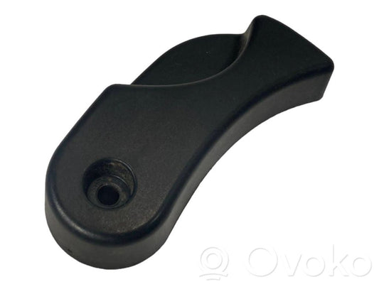 Dzinēja pārsega attaisīšanas rokturītis