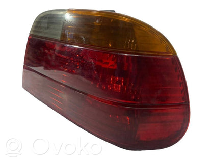 Aizmugurējais lukturis virsbūvē