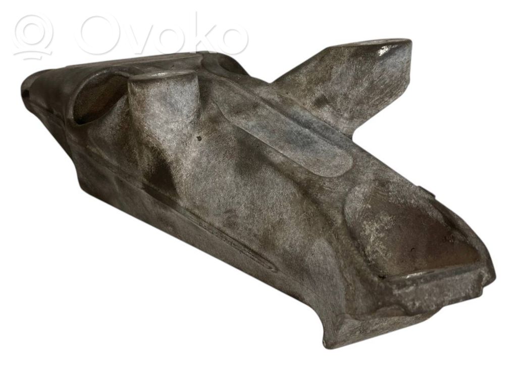 Engine mounting bracket