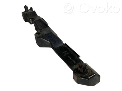 Priekšpusē bampera turētājs